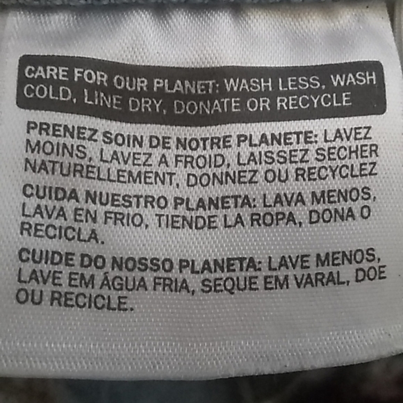 FINAL MARKDOWN LEVI’S 501 distressed denim shorts 28 waistline - Picture 10 of 15